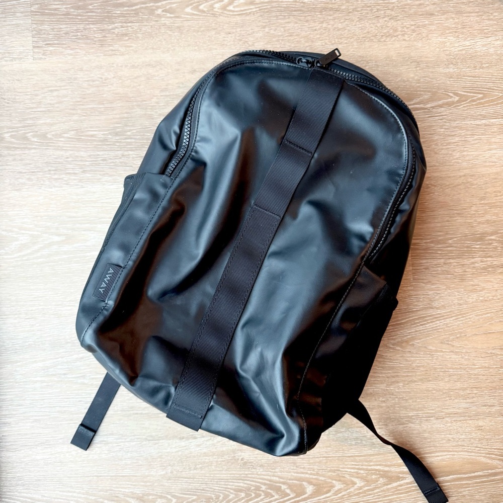 Away - The Outdoor Backpack 26L - Jet Black